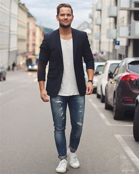 Contact information for oto-motoryzacja.pl - Everyone at Vogue HQ is wearing a blazer right now— see how they style the staple and shop blazer outfits inspired by their looks. ... Uniqlo U crew neck short-sleeve T-shirt. $15. UNIQLO ...